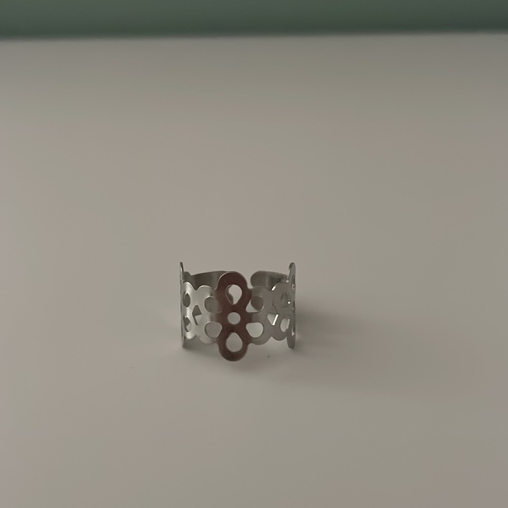 flower ring🌸 - Picture 2 of 4